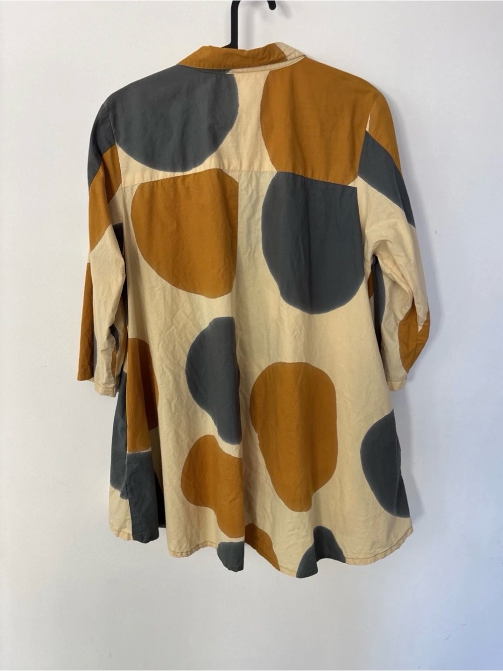 Adverb Printed Button-Up Tunic in Cream, Mustard & Gray - Picture 4 of 9